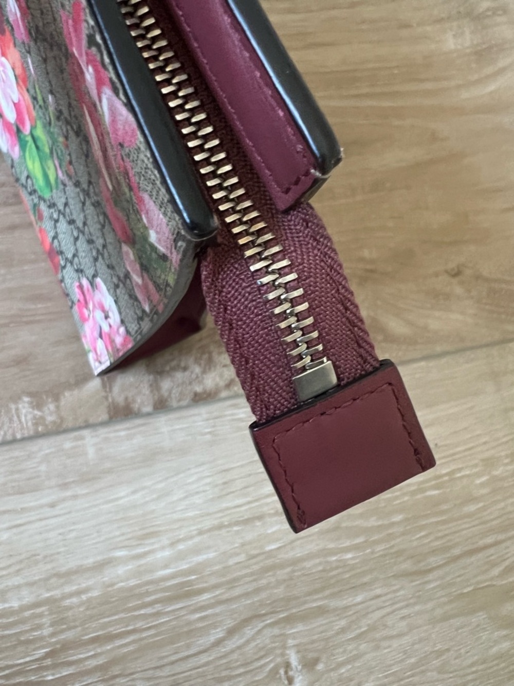GUCCI *mint Floral GG Supreme Pouch in Pink/Burgundy W/ COA - Picture 9 of 16